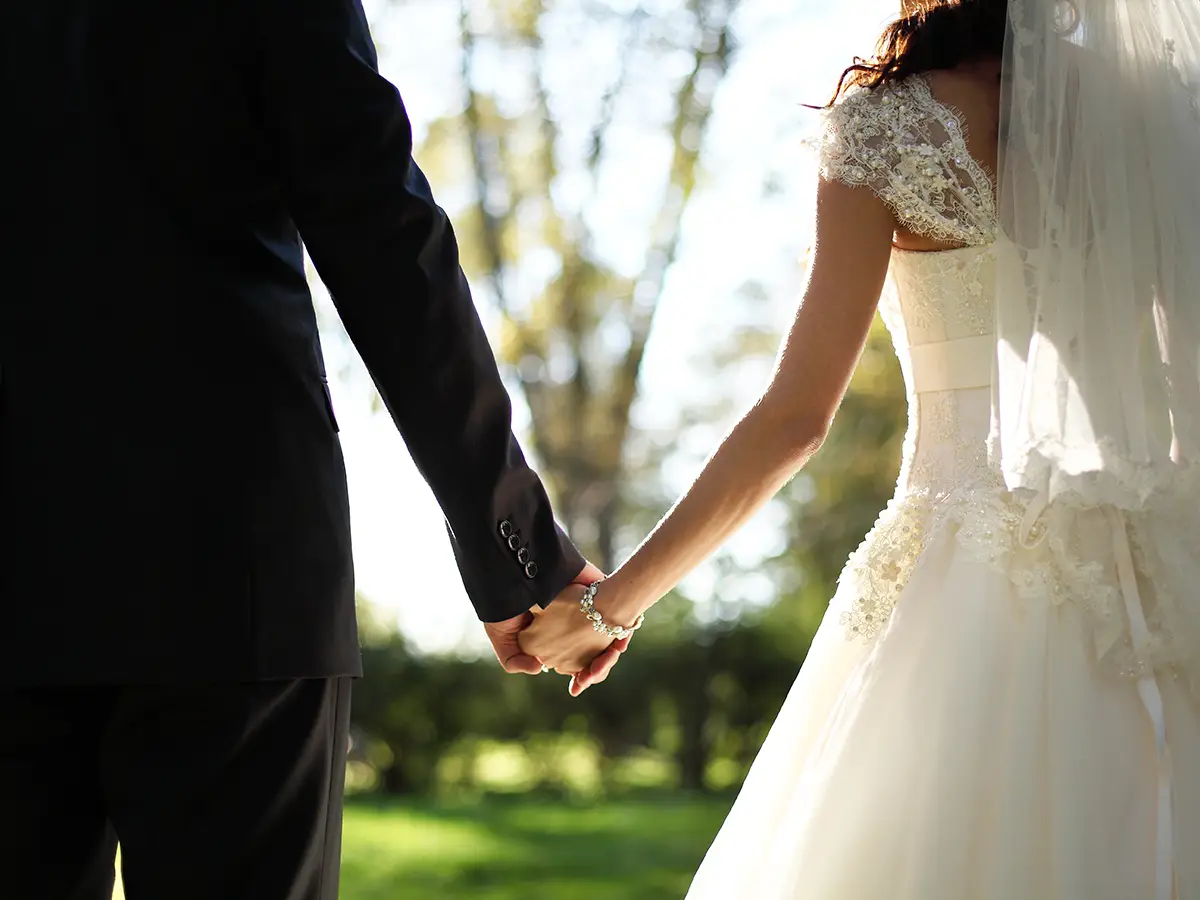 Brautpaar Hand in Hand